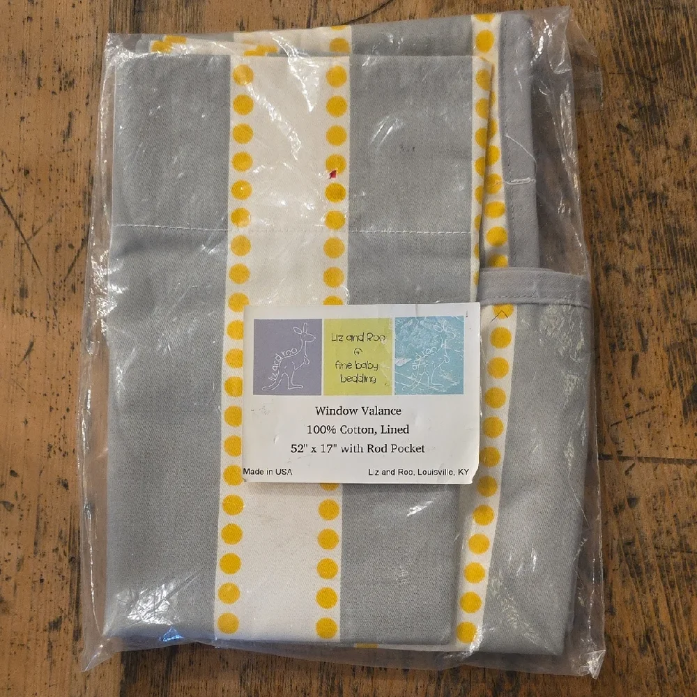 LIZ AND ROO Gray & Yellow Striped‎ Window Valance